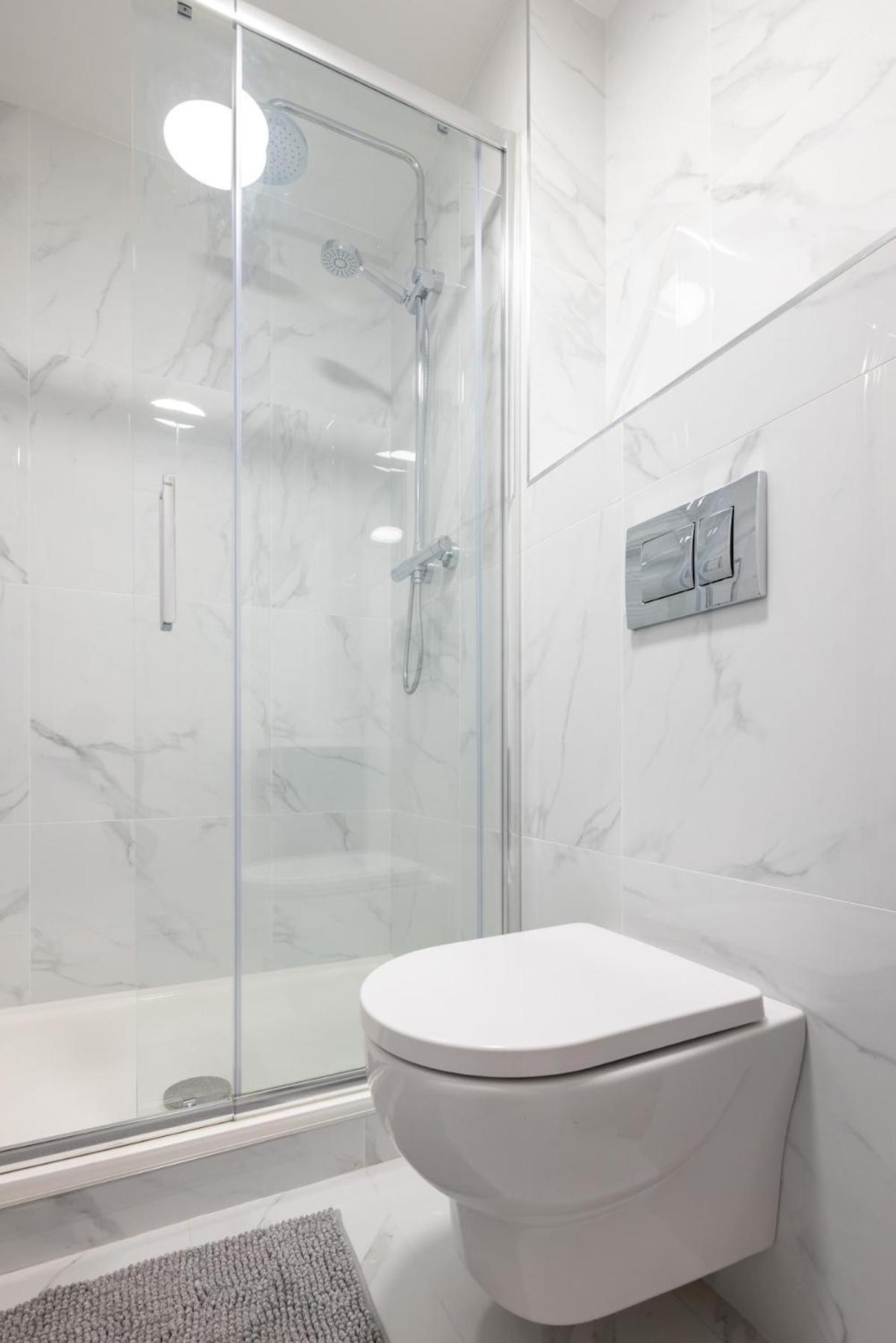 1st Floor Stylish 2-bed