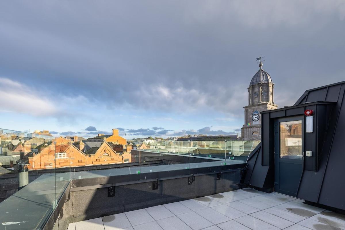 1st Floor Stylish 2-bed Apartment