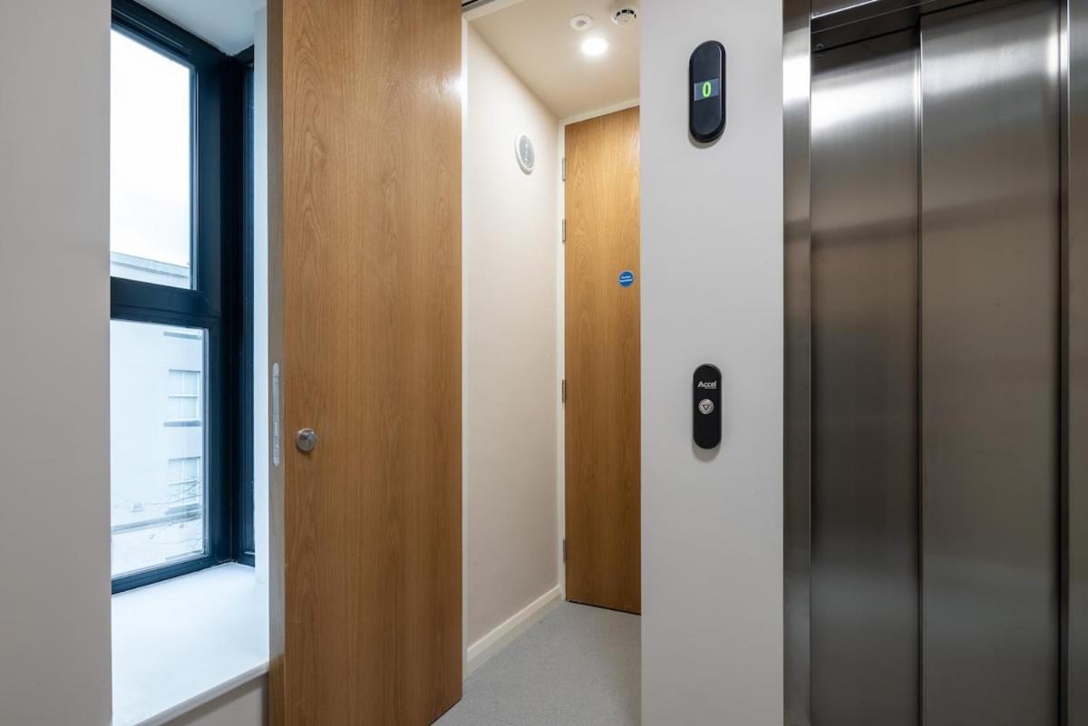 1st Floor Stylish 2-bed *