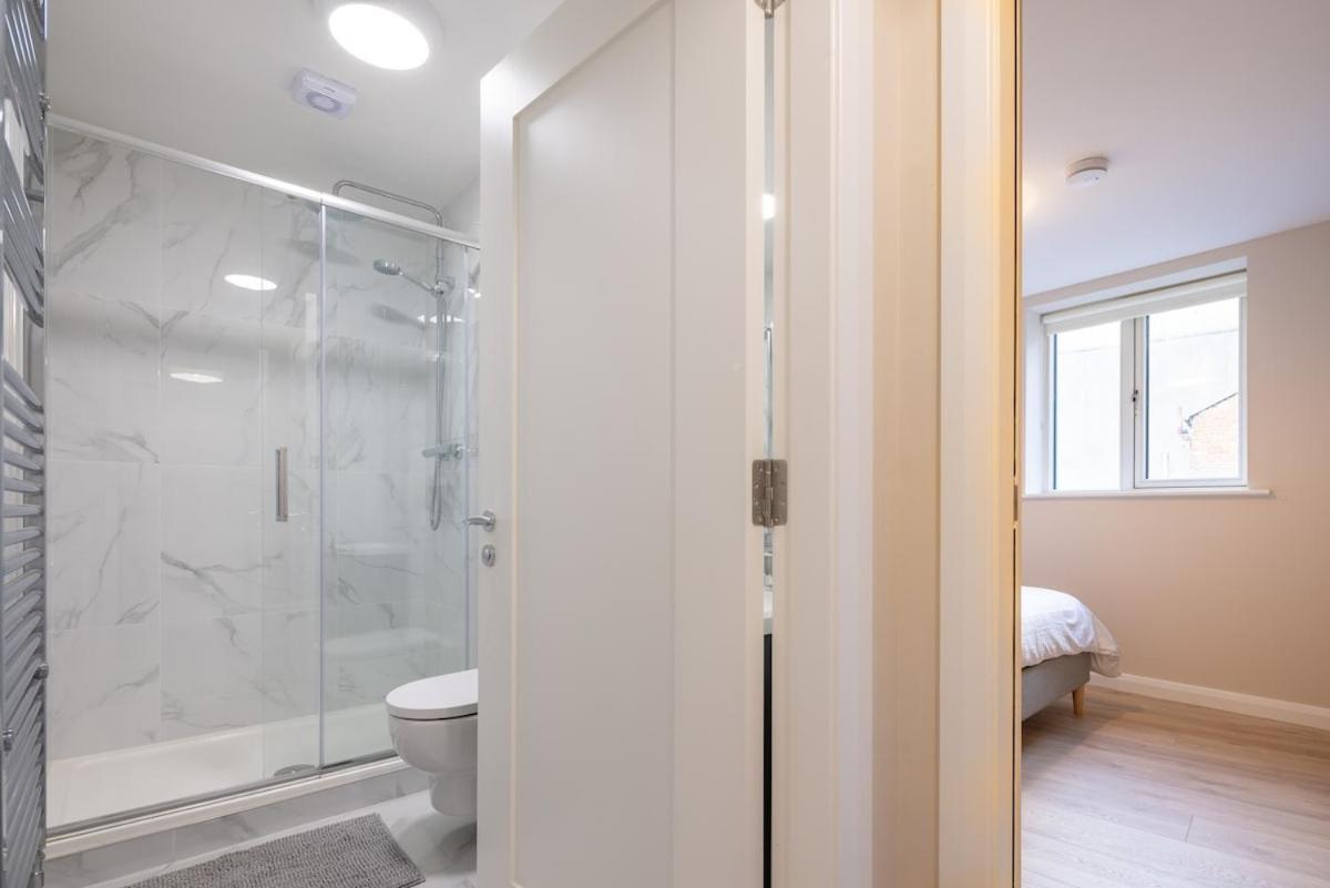 1st Floor Stylish 2-bed Drogheda
